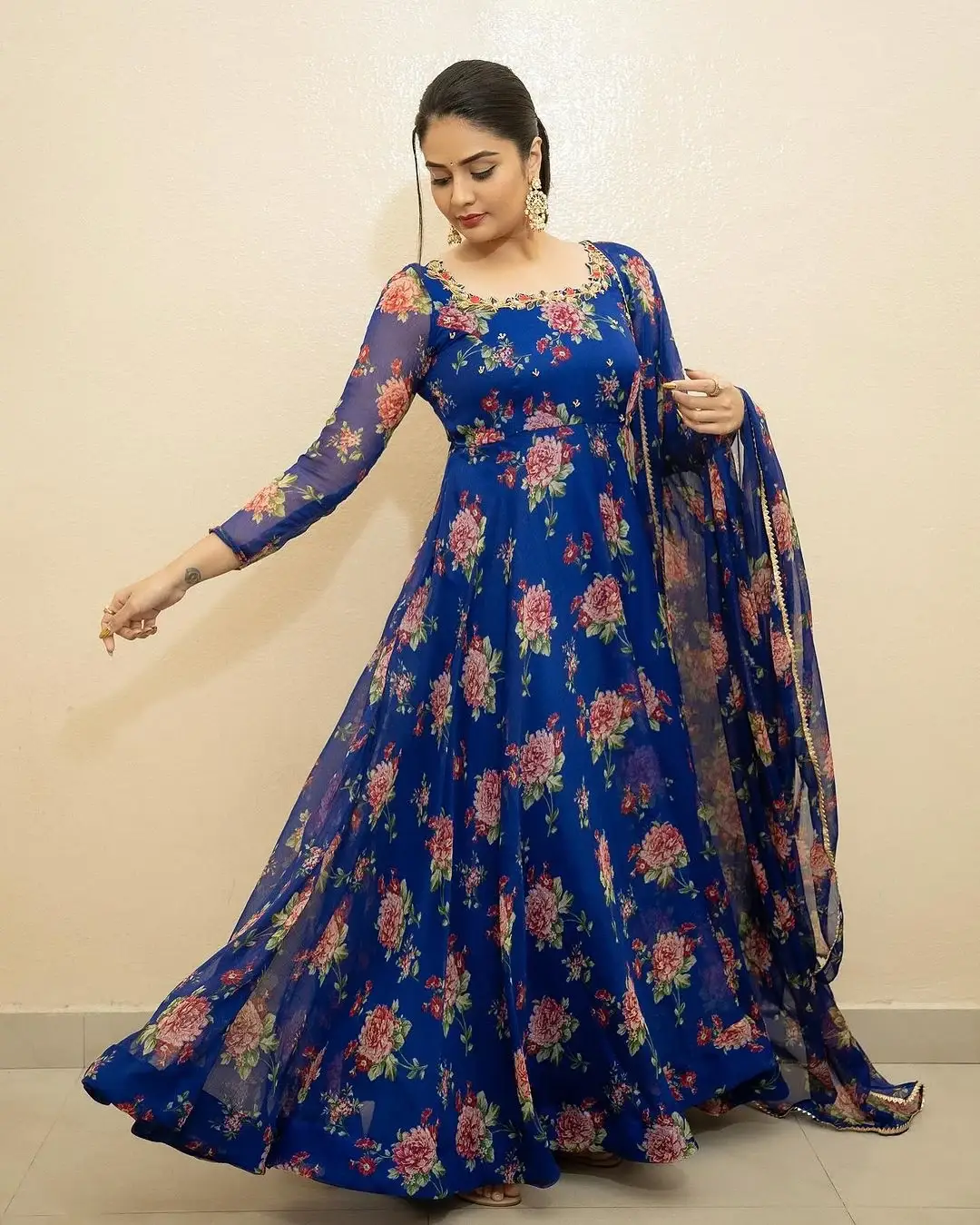 ACTRESS SREEMUKHI IN BLUE FLORAL PRINT GEORGETTE ANARKALI KURTA 9